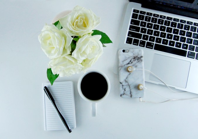 desk_flowers_flatlay